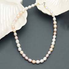Stylish and Sophisticated: The Versatility of a Pearl Choker post thumbnail image
